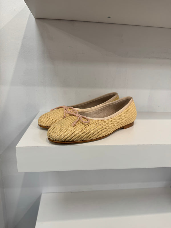 Valencia Raﬃa Ballet Flat